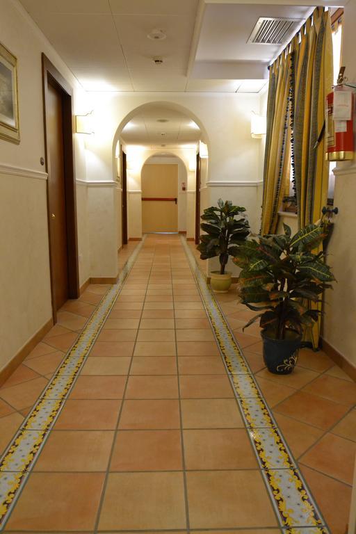 Villa Luigi Hotel & Restaurant Nuova Gestione Villa Rosa Di Martinsicuro Eksteriør bilde