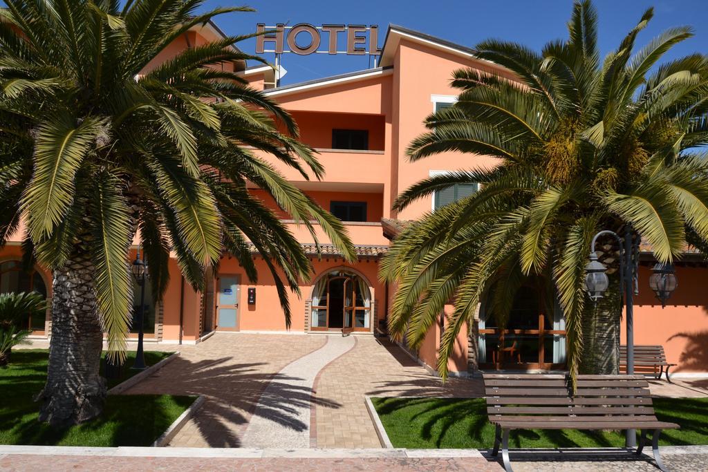 Villa Luigi Hotel & Restaurant Nuova Gestione Villa Rosa Di Martinsicuro Eksteriør bilde