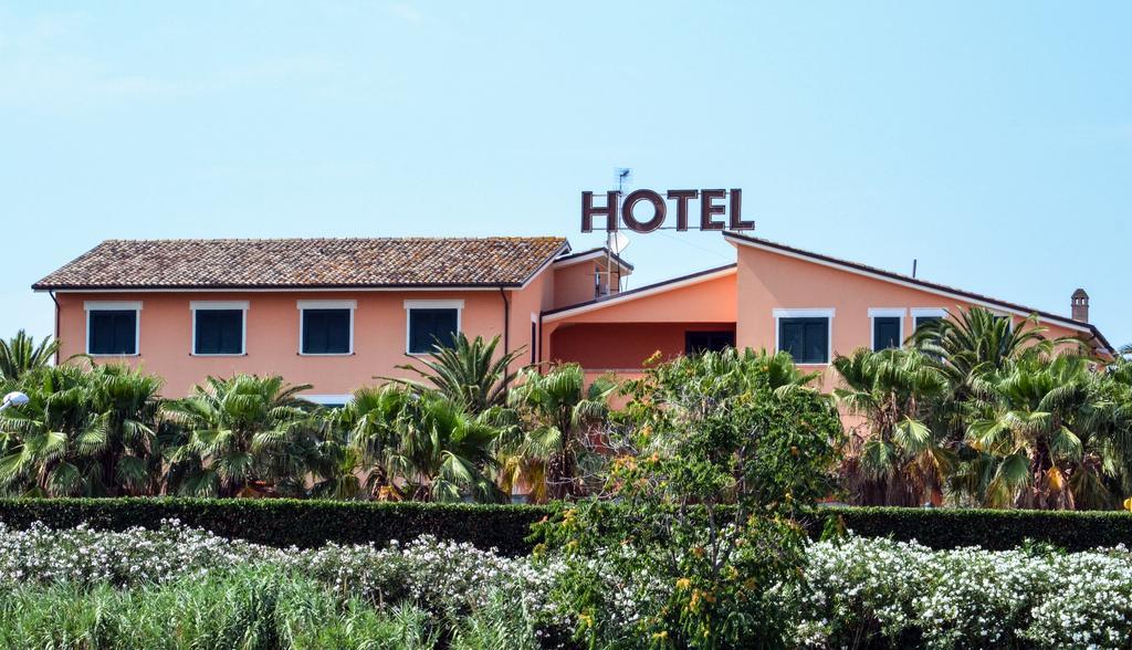 Villa Luigi Hotel & Restaurant Nuova Gestione Villa Rosa Di Martinsicuro Eksteriør bilde