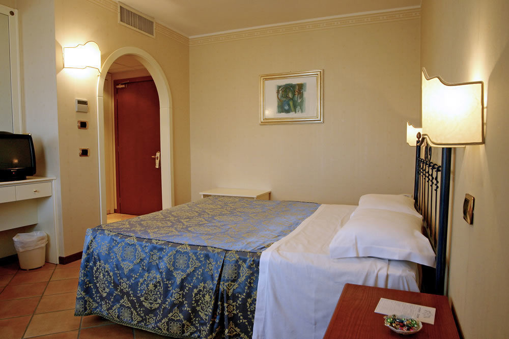 Villa Luigi Hotel & Restaurant Nuova Gestione Villa Rosa Di Martinsicuro Eksteriør bilde