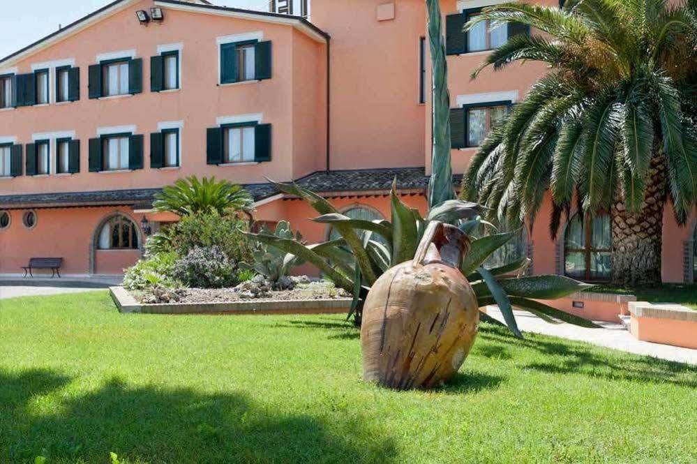 Villa Luigi Hotel & Restaurant Nuova Gestione Villa Rosa Di Martinsicuro Eksteriør bilde