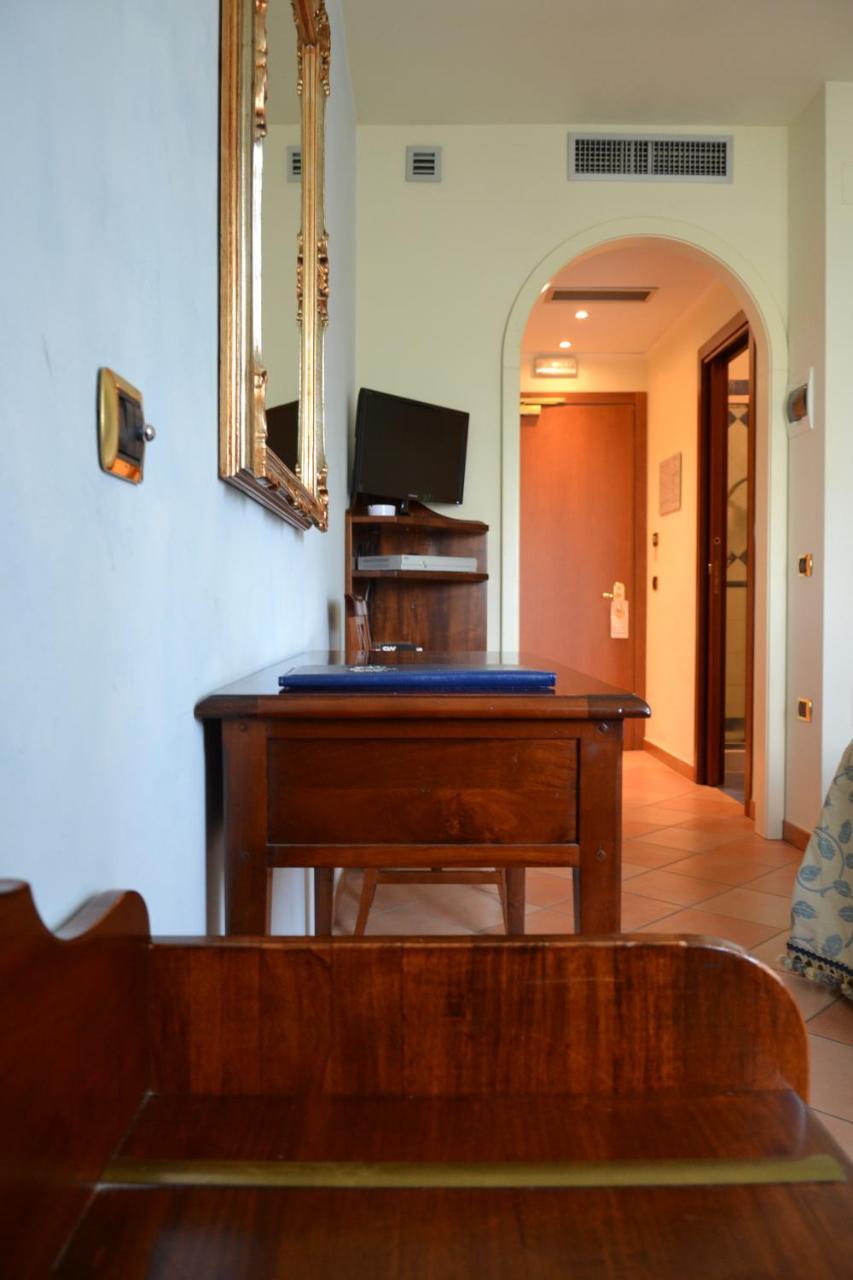 Villa Luigi Hotel & Restaurant Nuova Gestione Villa Rosa Di Martinsicuro Eksteriør bilde