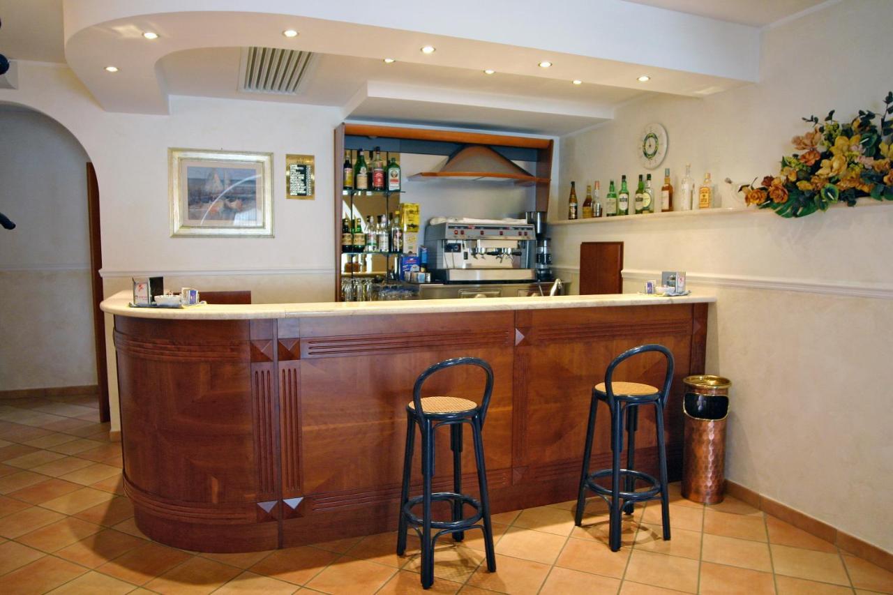 Villa Luigi Hotel & Restaurant Nuova Gestione Villa Rosa Di Martinsicuro Eksteriør bilde